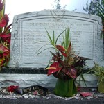 Tsunami memorial stone at Laupahoehoe point, Hamaku coast